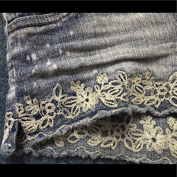 Levi’s Embroidered Cutoffs - Picture 2 of 8